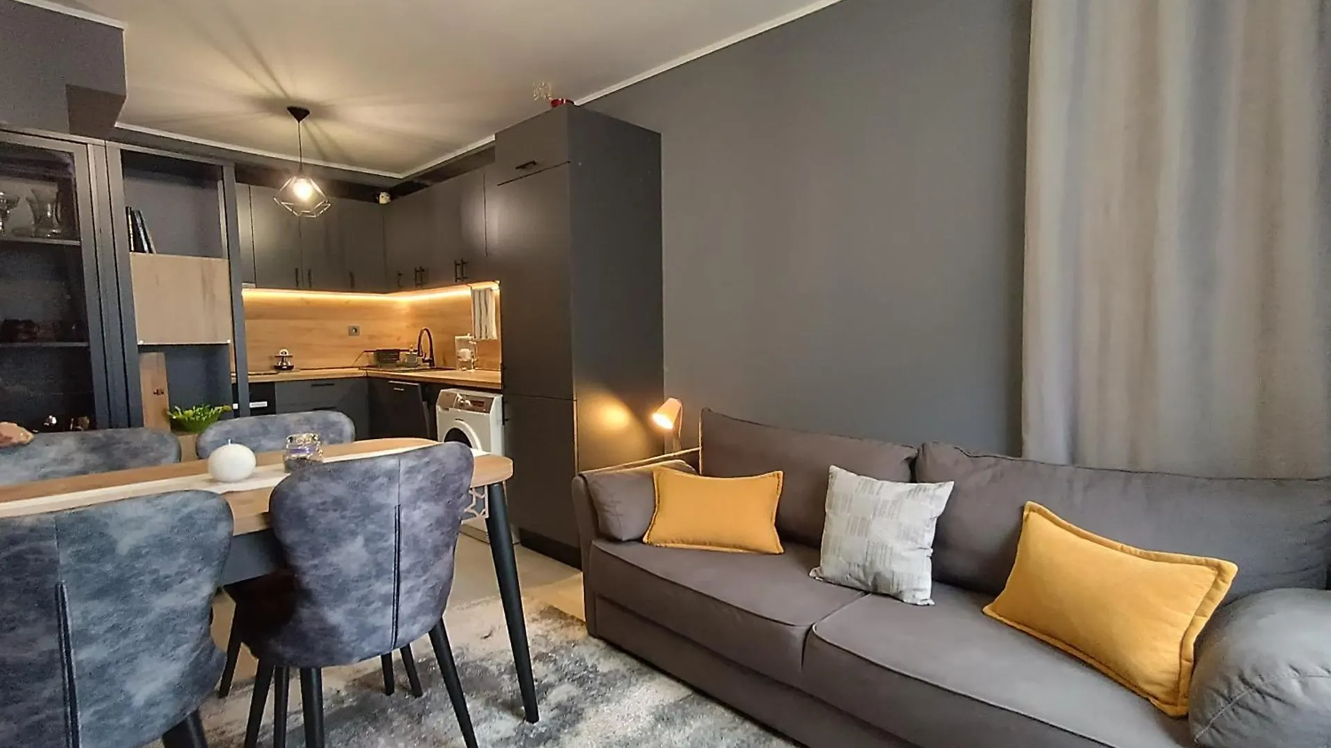 Вселена Apartment Varna 0*,